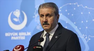 BBP Genel Başkanı Destici'den terör örgütü YPG/SDG yandaşlarının Türk bayrağına saldırısına ilişkin açıklama: