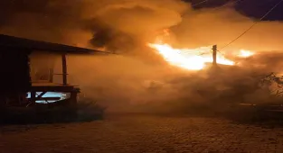 Beypazarı'nda çıkan yangında ahşap ev kullanılamaz hale geldi 