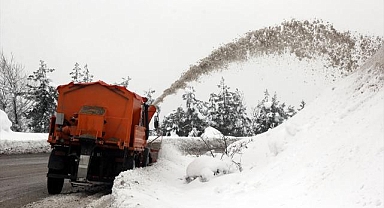 Beypazarı'nda karla mücadele devam ediyor