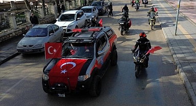 Bilecik'te motosiklet tutkunları Türk bayraklarıyla konvoy oluşturdu