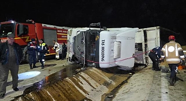 Bursa'da devrilen tırın sürücüsü öldü