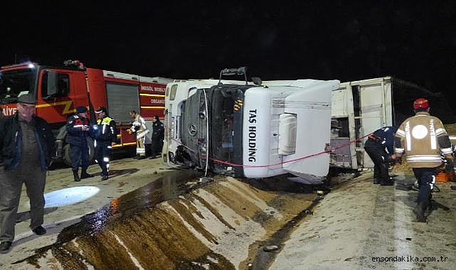 Bursa'da devrilen tırın sürücüsü öldü