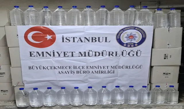 Büyükçekmece'de düzenlenen operasyonda 2 bin 700 litre kaçak alkol ele geçirildi 