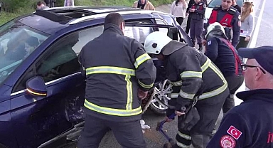 Çanakkale'de iki otomobilin çarpıştığı kazada 2'si ağır 5 kişi yaralandı