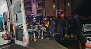 Çorum'da çarpışan iki otomobildeki 4 kişi yaralandı