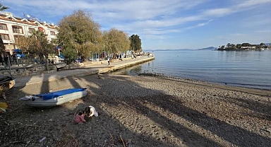 Datça'daki Kumluk Plajı'nda deniz suyu çekildi