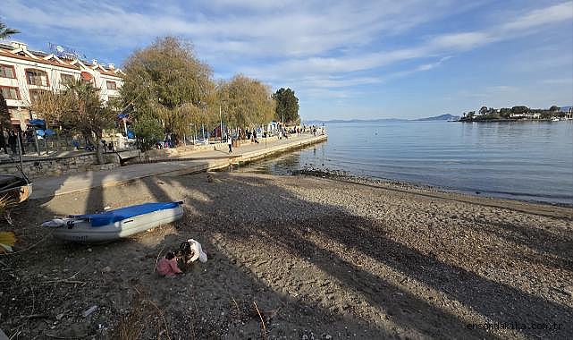 Datça'daki Kumluk Plajı'nda deniz suyu çekildi