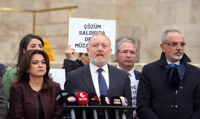 DEM Partili milletvekilleri, Halep'te terör örgütü SDG'ye yönelik operasyona tepki gösterdi