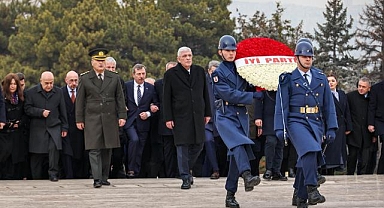 Dervişoğlu, yeni A Takımıyla Anıtkabir'de huzura çıktı: Özel deftere ne yazdı?