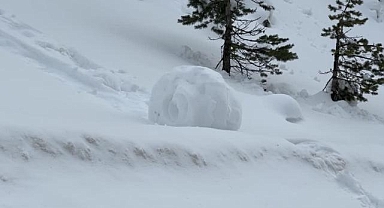 Doğada ender oluşan kar ruloları Ilgaz Dağı'nda görüntülendi