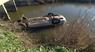 Edirne'de sulama kanalına devrilen otomobilin sürücüsü hayatını kaybetti