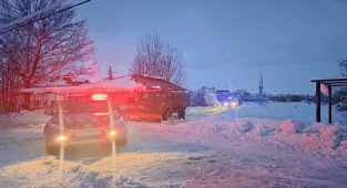 Elazığ'da ekipler yolu kardan kapanan köydeki KOAH hastası için seferber oldu
