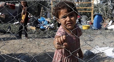 Filistin topraklarını gasbeden İsrailliler, Batı Şeria'da Filistinli bir çocuğu darbetti