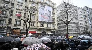 Gazeteci Hrant Dink Agos gazetesi önünde anıldı