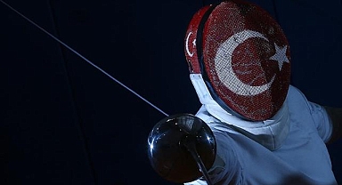 Genç milli eskrimciler Bahreyn'de şampiyon oldu