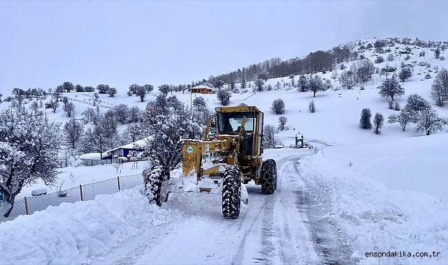 Giresun ve Gümüşhane'de 84 köy yolunda karla mücadele sürüyor