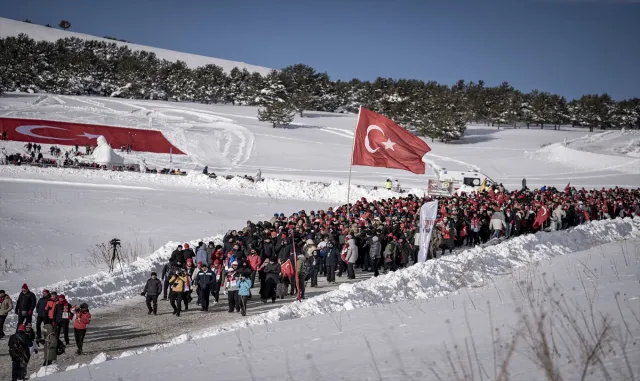 GÜNCELLEME 2 - Türkiye, Bu Toprakta İzin Var temasıyla Sarıkamış'ta şehitler için yürüdü
