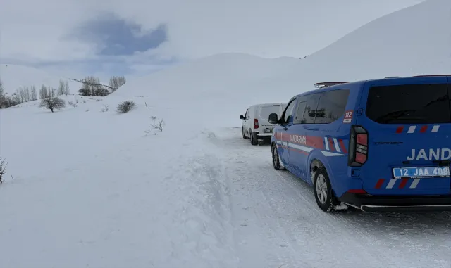 GÜNCELLEME - Bingöl'de çığ nedeniyle ulaşıma kapanan Karlıova-Yedisu kara yolu açıldı
