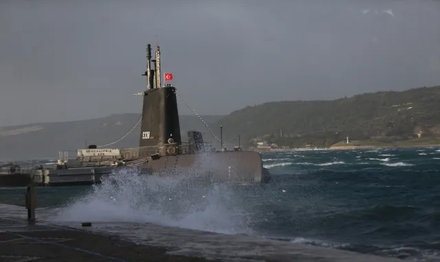 GÜNCELLEME - Çanakkale Boğazı kuvvetli fırtına nedeniyle durdurulan feribot seferleri başladı