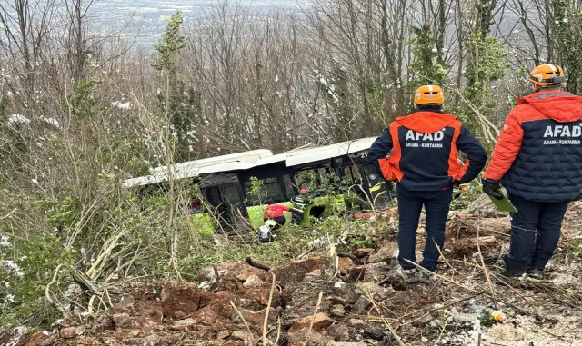 GÜNCELLEME - Kocaeli'de belediye otobüsünün şarampole devrildiği kazada 39 kişi yaralandı