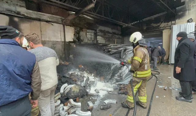 GÜNCELLEME - Sultanbeyli'de iş yerinde çıkan yangın söndürüldü