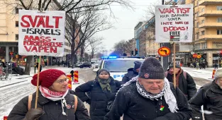 İsrail'in ateşkese rağmen Gazze'ye saldırıları sürdürmesi İsveç'te protesto edildi 
