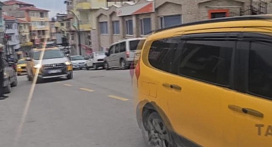 İstanbul'da taksicilerden, terör örgütü YPG/SDG yandaşlarının Türk bayrağına saldırısına tepki