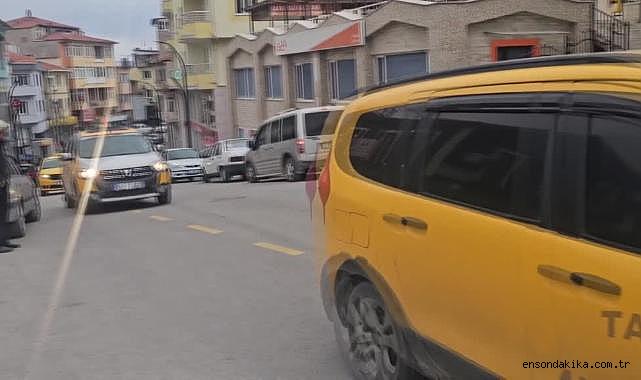 İstanbul'da taksicilerden, terör örgütü YPG/SDG yandaşlarının Türk bayrağına saldırısına tepki