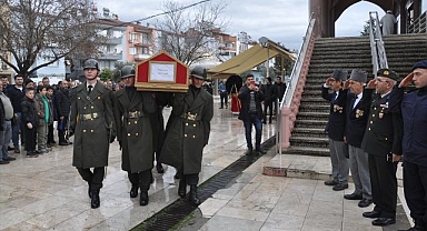 İzmirli Kıbrıs gazisi Salih Akdağ, son yolculuğuna uğurlandı