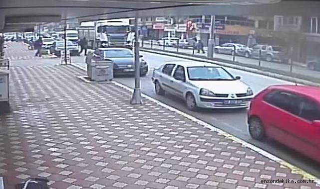 Kamyon ile çarpışan motosikletin sürücüsü öldü