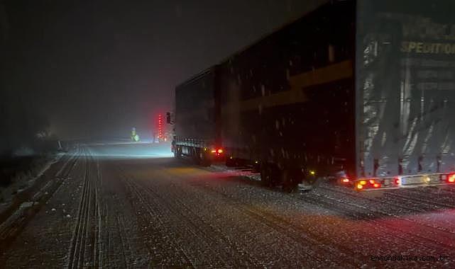 Kar yağışı nedeniyle ulaşımda aksamalar yaşanıyor