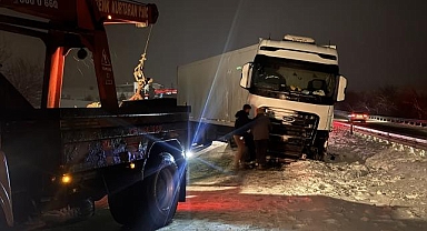 Kayseri'de buzlanan yol kazaya sebebiyet verdi