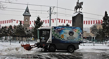 Kayseri'de kar yağışı hayatı olumsuz etkiliyor