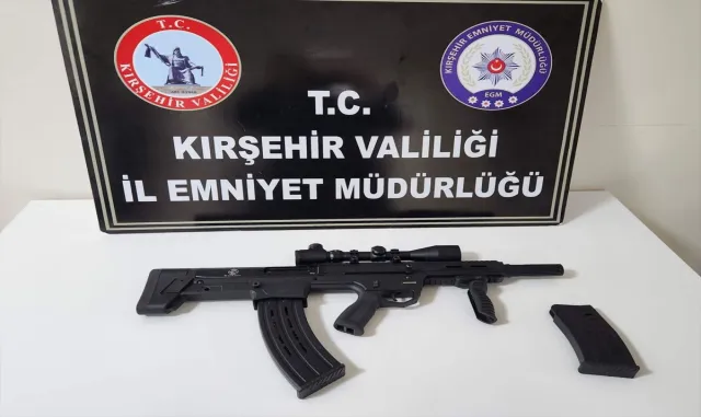 Kırşehir'de evlerinde ruhtasız tüfekle yakalanan 2 hırsızlık şüphelisi tutuklandı