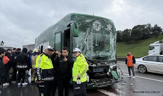 Konyaspor Futbol Akademisi oyuncularını taşıyan otobüs İstanbul'da kaza yaptı