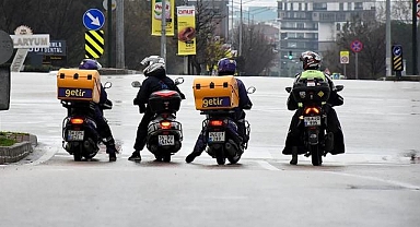 Kuryelerin sürücü belgesinde yaş sınırı 69'a yükseltildi