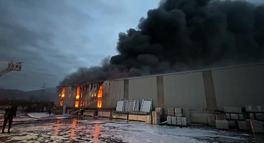 Lastik deposunda çıkan yangın kontrol altına alındı