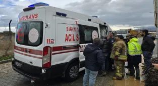 Manisa'da kazı sırasında göçük altında kalan işçi yaralandı