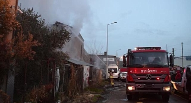 Marangoz atölyesinde çıkan yangın söndürüldü