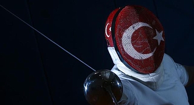 Milli eskrimci Candeniz Berrak, Yıldızlar Dünya Kupası'nın Filibe ayağında şampiyon oldu