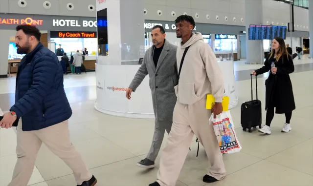 Nijeryalı futbolcu Chibuike Nwaiwu, Trabzonspor için İstanbul'a geldi