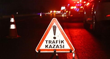 Otobüs durağına çarpan motosikletli genç öldü