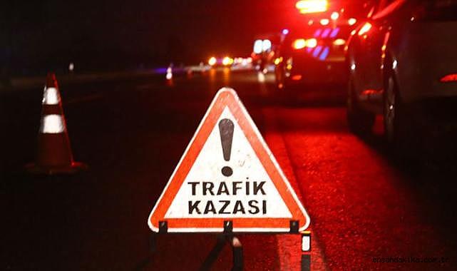 Otobüs durağına çarpan motosikletli genç öldü