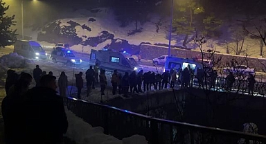 Otomobil köprüden düştü içindeki 5 kişi yaralandı