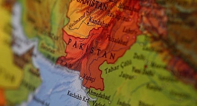 Pakistan'ın kuzeybatısında yaklaşık 70 bin kişinin askeri operasyon korkusuyla bölgeden kaçtığı iddiası