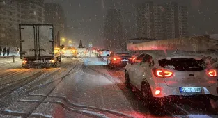 Samsun'da kar yağışı etkisini artırdı
