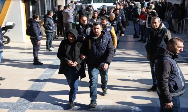 Şanlıurfa'daki yasa dışı bahis operasyonunda yakalanan 18 zanlı tutuklandı