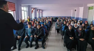 Sarıoğlan'da Ailem Benim Her Şeyim semineri düzenlendi