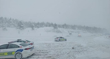 Sivas'ta olumsuz hava koşulları nedeniyle eğitim kurumlarında çalışmalara bir gün ara verildi