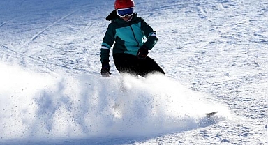 Snowboard tutkunları Sarıkamış'ta buluştu